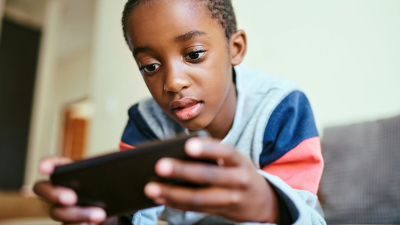 Reino Unido vai proibir menores de 16 anos de usar redes sociais