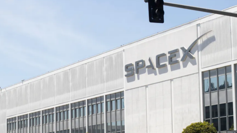 Ações da SpaceX caem mais de 16% em Wall Street