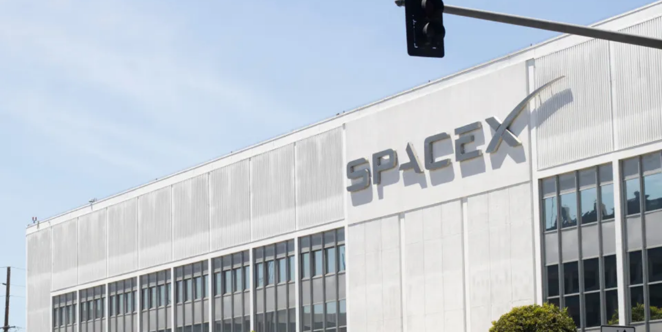 Ações da SpaceX caem mais de 16% em Wall Street