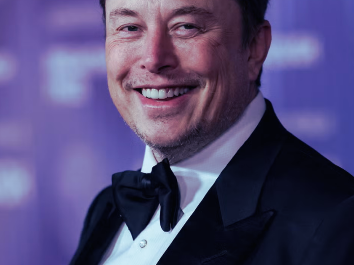 Elon Musk torna-se o primeiro trilionário da história após entrada da SpaceX na bolsa