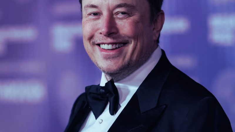 Elon Musk torna-se o primeiro trilionário da história após entrada da SpaceX na bolsa