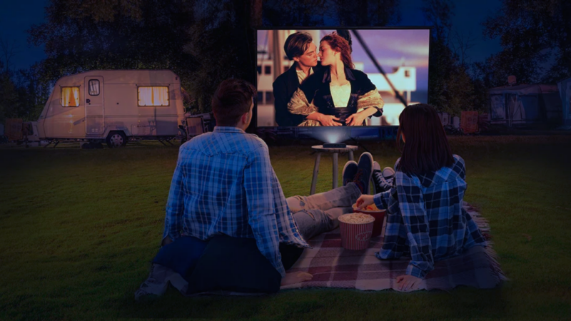 As Melhores Opções de Projetores 4K para Cinema ao Ar Livre
