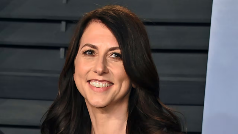 MacKenzie Scott, ex-mulher de Jeff Bezos, fez mais uma doação milionária
